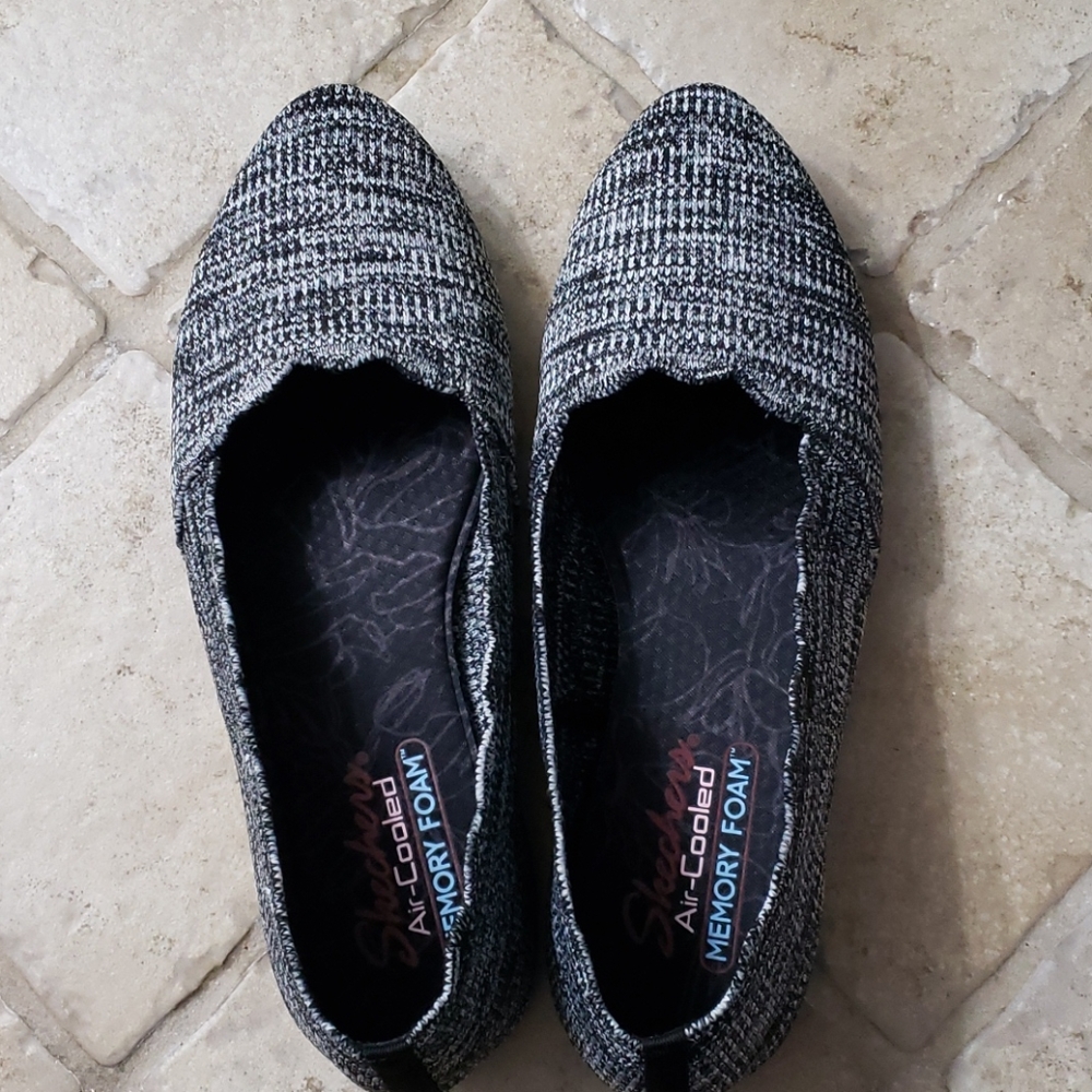 Skechers Air-Cooled Memory Foam Flats Size 9